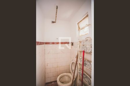 Casa à venda com 680m², 2 quartos e 1 vagaBanheiro de Serviço