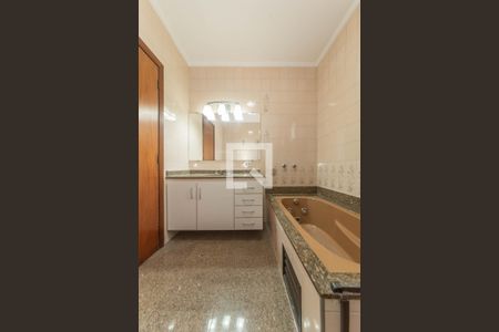 Casa à venda com 217m², 3 quartos e 4 vagasBanheiro da Suíte 1