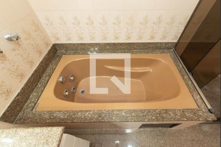 Casa à venda com 217m², 3 quartos e 4 vagasBanheiro da Suíte 1