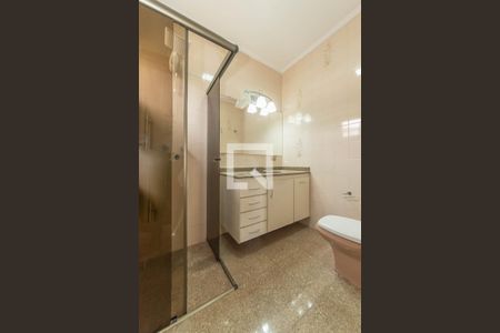 Casa à venda com 217m², 3 quartos e 4 vagasBanheiro da Suíte 2