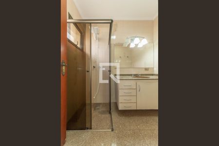 Casa à venda com 217m², 3 quartos e 4 vagasBanheiro da Suíte 2