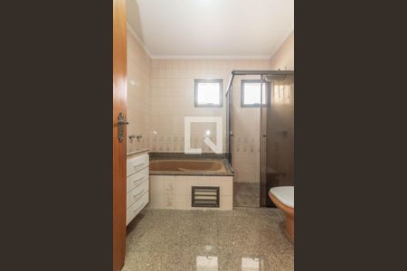 Casa à venda com 217m², 3 quartos e 4 vagasBanheiro da Suíte 1