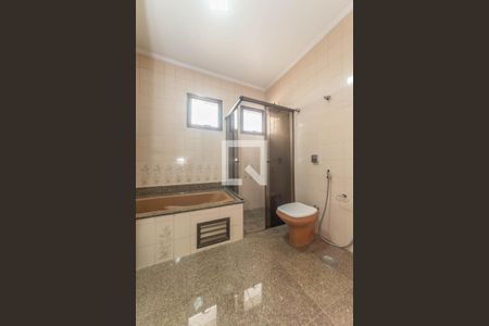 Casa à venda com 217m², 3 quartos e 4 vagasBanheiro da Suíte 1