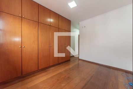 Casa à venda com 217m², 3 quartos e 4 vagasSuíte 3