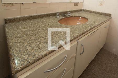 Casa à venda com 217m², 3 quartos e 4 vagasBanheiro da Suíte 2