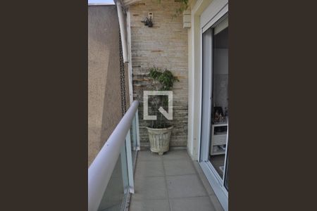 Casa à venda com 250m², 3 quartos e 5 vagasVaranda do Quarto 01 com Closet e Suíte