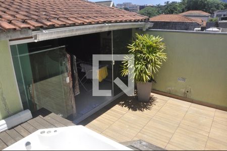 Casa à venda com 250m², 3 quartos e 5 vagasSoton com Furo