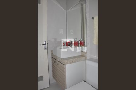 Casa à venda com 250m², 3 quartos e 5 vagasBanheiro Suíte 02 