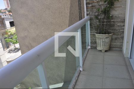 Casa à venda com 250m², 3 quartos e 5 vagasVaranda do Quarto 01 com Closet e Suíte