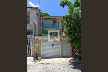 Casa à venda com 250m², 3 quartos e 5 vagas Casa à venda com 250m², 3 quartos e 5 vagasFachada do Imóvel