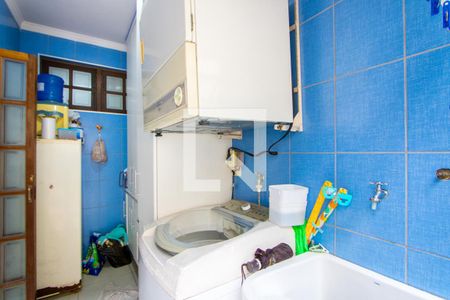 Casa à venda com 170m², 3 quartos e 2 vagas Casa à venda com 170m², 3 quartos e 2 vagasÁrea de serviço