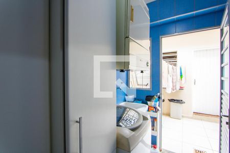 Casa à venda com 170m², 3 quartos e 2 vagas Casa à venda com 170m², 3 quartos e 2 vagasÁrea de serviço