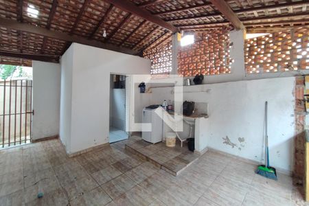 Casa à venda com 664m², 6 quartos e 2 vagasCasa 3 - Área de Serviço