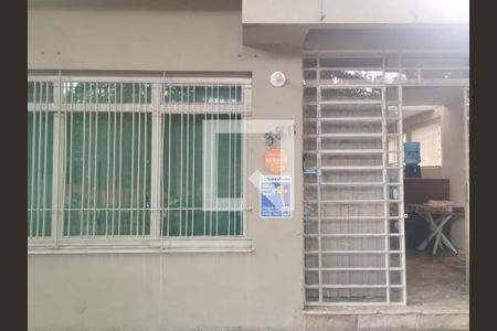 Casa à venda com 231m², 4 quartos e 3 vagas Casa à venda com 231m², 4 quartos e 3 vagasFachada