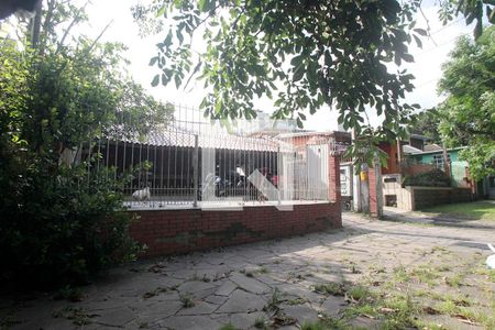 Casa à venda com 366m², 5 quartos e 4 vagasFachada