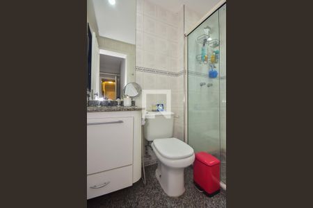 Apartamento à venda com 186m², 3 quartos e 3 vagas Apartamento à venda com 186m², 3 quartos e 3 vagasBanheiro Suíte 2