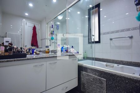 Apartamento à venda com 186m², 3 quartos e 3 vagas Apartamento à venda com 186m², 3 quartos e 3 vagasBanheiro Suíte 3