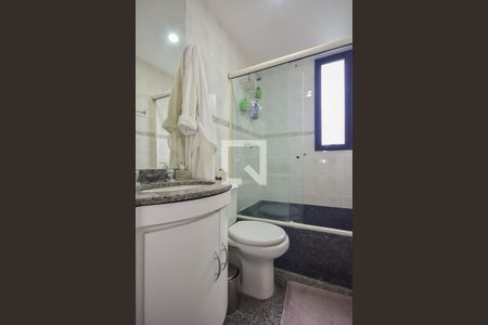 Apartamento à venda com 186m², 3 quartos e 3 vagas Apartamento à venda com 186m², 3 quartos e 3 vagasBanheiro Suíte 1