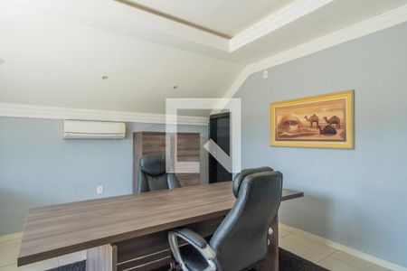 Casa à venda com 255m², 4 quartos e 2 vagasEscritório