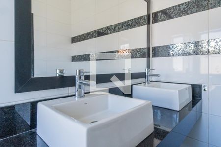 Casa à venda com 255m², 4 quartos e 2 vagasBanheiro da Suíte