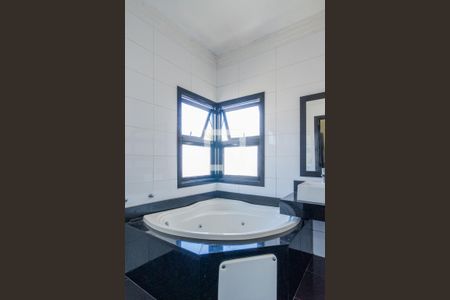 Casa à venda com 255m², 4 quartos e 2 vagasBanheiro da Suíte