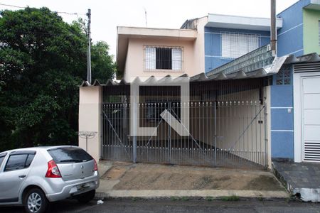 Casa à venda com 150m², 2 quartos e 2 vagas Casa à venda com 150m², 2 quartos e 2 vagasFachada