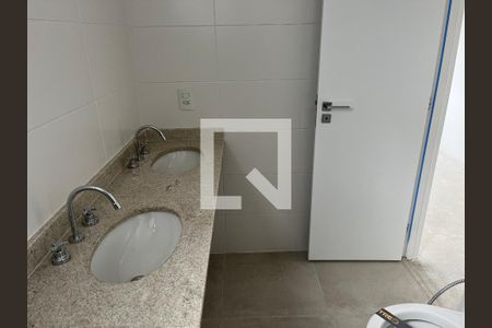 Apartamento à venda com 105m², 3 quartos e 2 vagasBanheiro da Suíte 2