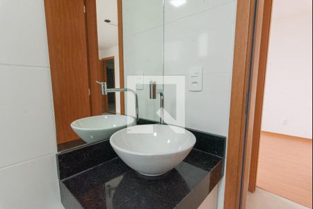 Apartamento à venda com 55m², 2 quartos e 1 vaga Apartamento à venda com 55m², 2 quartos e 1 vagaBanheiro