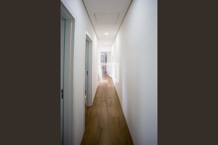 Casa à venda com 310m², 3 quartos e 4 vagasCorredor