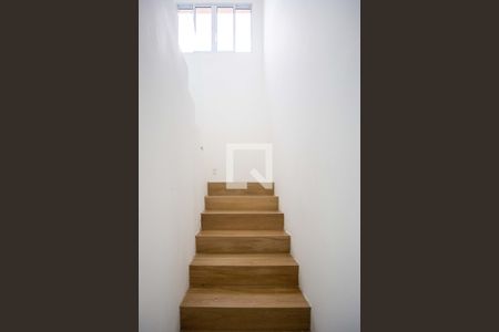 Casa à venda com 310m², 3 quartos e 4 vagasEscada