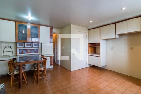 Apartamento à venda com 300m², 3 quartos e 3 vagasCozinha 