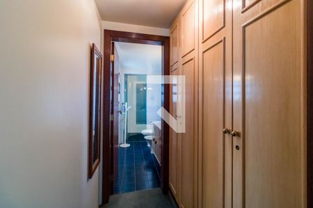 Apartamento à venda com 300m², 3 quartos e 3 vagasCorredor 