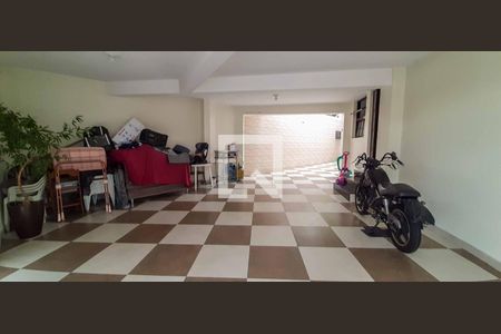 Casa à venda com 216m², 6 quartos e 4 vagas Casa à venda com 216m², 6 quartos e 4 vagasCasa 1 - Garagem