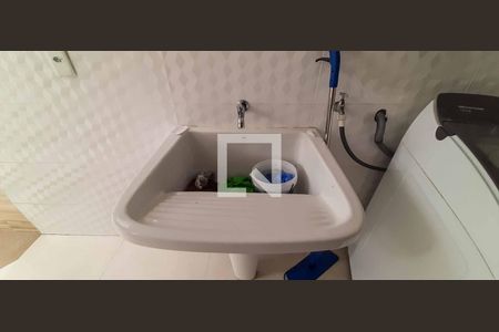 Casa à venda com 216m², 6 quartos e 4 vagas Casa à venda com 216m², 6 quartos e 4 vagasCasa 1 - Área de Serviço