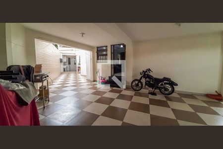 Casa à venda com 216m², 6 quartos e 4 vagas Casa à venda com 216m², 6 quartos e 4 vagasCasa 1 - Garagem