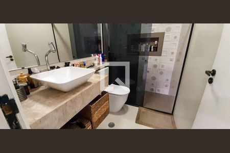 Casa à venda com 216m², 6 quartos e 4 vagas Casa à venda com 216m², 6 quartos e 4 vagasBanheiro Social