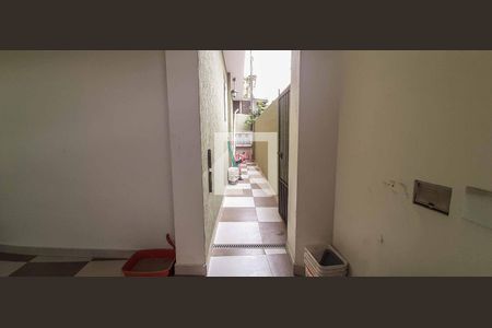 Casa à venda com 216m², 6 quartos e 4 vagas Casa à venda com 216m², 6 quartos e 4 vagasCasa 1 - Corredor