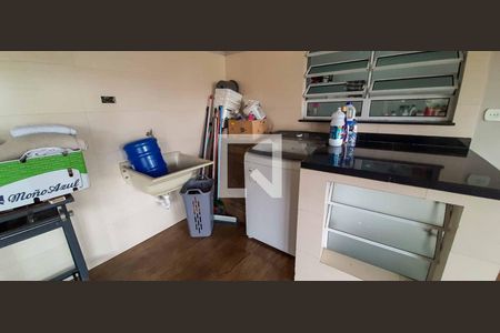 Casa à venda com 216m², 6 quartos e 4 vagas Casa à venda com 216m², 6 quartos e 4 vagasCasa 2 - Área de Serviço