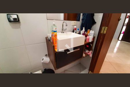 Casa à venda com 216m², 6 quartos e 4 vagas Casa à venda com 216m², 6 quartos e 4 vagasCasa 2 - Banheiro