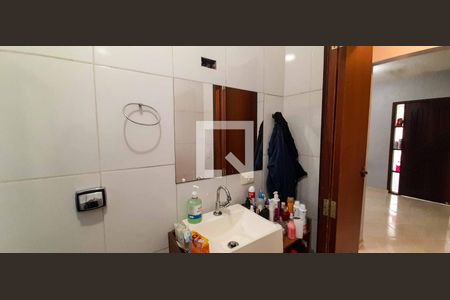 Casa à venda com 216m², 6 quartos e 4 vagas Casa à venda com 216m², 6 quartos e 4 vagasCasa 2 - Banheiro