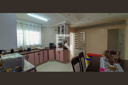 Casa à venda com 216m², 6 quartos e 4 vagas Casa à venda com 216m², 6 quartos e 4 vagasCasa 1 - Cozinha