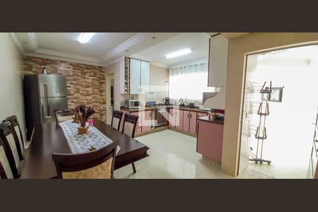 Casa à venda com 216m², 6 quartos e 4 vagas Casa à venda com 216m², 6 quartos e 4 vagasCasa 1 - Cozinha