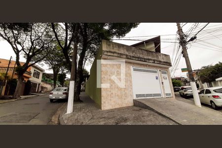 Casa à venda com 216m², 6 quartos e 4 vagas Casa à venda com 216m², 6 quartos e 4 vagasFachada da Casa