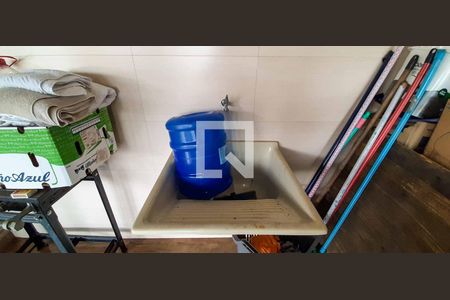 Casa à venda com 216m², 6 quartos e 4 vagas Casa à venda com 216m², 6 quartos e 4 vagasCasa 2 - Área de Serviço