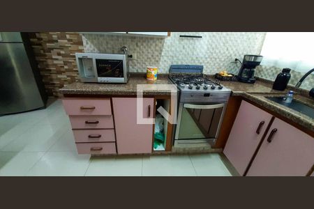 Casa à venda com 216m², 6 quartos e 4 vagas Casa à venda com 216m², 6 quartos e 4 vagasCasa 1 - Cozinha