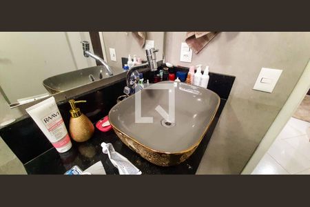 Casa à venda com 216m², 6 quartos e 4 vagas Casa à venda com 216m², 6 quartos e 4 vagasCasa 1 - Banheiro da Suíte 1