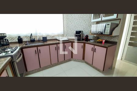 Casa à venda com 216m², 6 quartos e 4 vagas Casa à venda com 216m², 6 quartos e 4 vagasCasa 1 - Cozinha