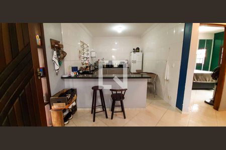 Casa à venda com 216m², 6 quartos e 4 vagas Casa à venda com 216m², 6 quartos e 4 vagasCasa 2 - Cozinha