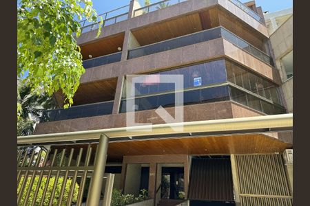 Apartamento à venda com 108m², 3 quartos e 3 vagas Apartamento à venda com 108m², 3 quartos e 3 vagasPlaquinha Quinto Andar