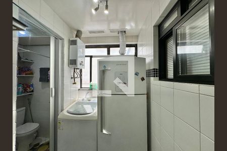 Apartamento à venda com 108m², 3 quartos e 3 vagas Apartamento à venda com 108m², 3 quartos e 3 vagasCozinha e Área de Serviço